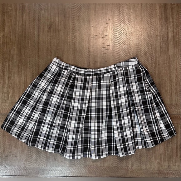 Hot Topic Black/White Plaid Schoolgirl Skirt size XL - Picture 13 of 15